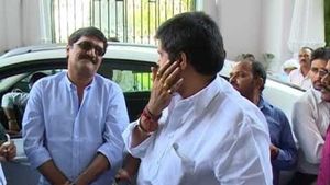 పాత మిత్రుల్ని కలిపిన స్టీల్‌ ప్లాంట్‌ ఉద్యమం- ఒకే వేదికపై గంటా, అవంతి శ్రీనివాస్‌