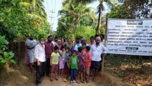 కర్నూలు జిల్లాలో పంచాయతీ ఎన్నికలను బహిష్కరించిన గ్రామం ..దండోరా వేసి మరీ ఏం చెప్పారంటే..
