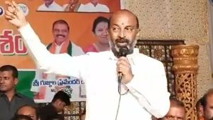 కేసీఆర్ సర్కార్‌కు డేంజర్ బెల్స్: ఎమ్మెల్సీ ఎన్నికలే డెడ్‌లైన్: కుప్పకూలడం ఖాయం: బండి సంజయ్