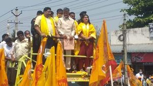 బెజవాడలో చంద్రబాబు: నివురుగప్పిన నిప్పే..అధినేతకు అగ్నిపరీక్ష: కేశినేని కుటుంబం కోసం