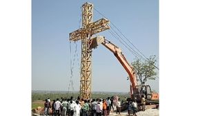 Target YCP:మున్సిపల్ ఎన్నికల వేళ  బీజేపీ మతం కార్డు:ఈ సారి అక్కడ శిలువ అంటూ..!