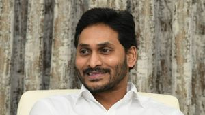 తిరుమలకు వైఎస్ జగన్: ఆరునెలల్లో రెండోసారి: సీఎం చేతుల మీదుగా ఆ ఉత్సవం ప్రారంభం