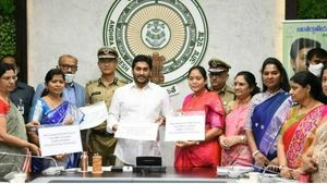 శ్రీలక్ష్మి రుణం తీర్చుకుంటున్న జగన్- మూడునెలల్లో రెండు ప్రమోషన్లు- సీఎస్ రేసులోకి ?