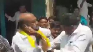 బాలయ్య, అశోక్ తర్వాత జేసీ ప్రభాకర్ రెడ్డి: టీడీపీ నేతకు చెంపదెబ్బలు, క్షమాపణలూ కోరారు