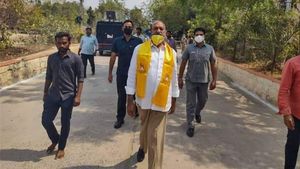 తండ్రిలాగే..సమర్థుడు: వైఎస్ జగన్‌ను ఆకాశానికెత్తేసిన జేసీ ప్రభాకర్ రెడ్డి: త్వరలో కలుస్తా