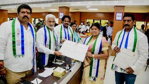 విశాఖ మేయర్‌గా గోలగాని హరికుమారి- డిప్యూటీగా జియ్యాని శ్రీధర్‌ ప్రమాణం
