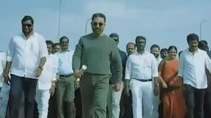 కమల్‌హాసన్ కారుపై యువకుడి దాడి: చితకబాది పోలీసులకు అప్పగింత