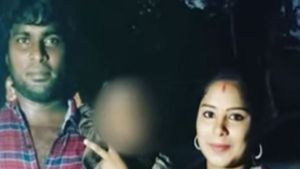 Illegal affair: మొగుడు నల్లోడు, ప్రియుడు పిల్లోడు, ఇద్దరు పిల్లల తల్లి, 20 ఏళ్ల అబ్బాయి, హా ! 