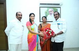 ఖమ్మంలో టీఆర్ఎస్‌కు షాక్... పార్టీని వీడి వైఎస్ షర్మిలకు జై కొట్టిన కీలక నేత... 