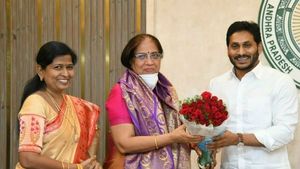 Nilam Sawhneyకి బంపర్ ఆఫర్: కేబినెట్ ర్యాంక్: కీలక బాధ్యతలు..కేంద్రంతో సంప్రదింపులు జరిపేలా