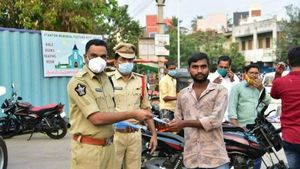  ఏపీలో కరోనా కల్లోలం-నిబంధనలు ఉల్లంఘిస్తే ఉక్కుపాదం-ఒక్కరోజులో 17 లక్షల ఫైన్