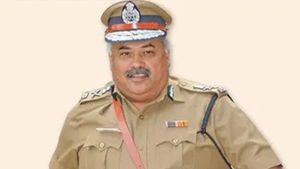 Lady IPS: గోకించుకునే వయసులో గోకడం అవసరమా సార్ ?, ఏడీజీపీకి సీన్ సిడేల్, సీబీసీఐడీ ! 