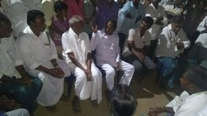 షర్మిలతో త్వరలో మాజీ మంత్రి భేటీ?: వైఎస్సార్ సహచరుడిగా: ఖమ్మం సభకు పోలీసుల అనుమతి?
