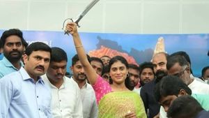 తండ్రి బాటకు భిన్నంగా: షర్మిల పార్టీ పేరు మారుతోందా?: రెండు కొత్త పేర్లు: ప్లేస్, డేట్ ఫిక్స్