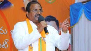 తిరుపతి బై పోల్ : హోదా వద్దన్న చంద్రబాబు, దొంగ ఓట్ల జగన్ సర్కార్ .. సోము వీర్రాజు ఫైర్ 