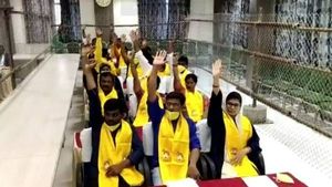 టీడీపీ.. కొట్టేసింది: తాడిపత్రి మున్సిపల్ ఛైర్మన్‌గా: మైదుకూరులో వైసీపీ: జనసేన కీలకం