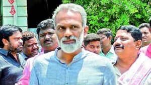విజయవాడలో కీలకంగా జనసేన-ఓట్ల చీలికతో వైసీపీకి గండి- కాపులకు రాధా పిలుపు ?