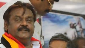 బీజేపీ కూటమికి షాకిచ్చిన విజయ్‌కాంత్: కమల్, దినకరన్ పార్టీల్లో నో ఛాన్స్?  ఒంటరిపోరేనా?