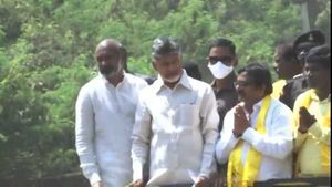 వైసీపీకి ఓటేస్తే పన్నుల బాదుడే- విశాఖలో చంద్రబాబు- హుదుద్‌ సాయం గుర్తు చేస్తూ ప్రచారం