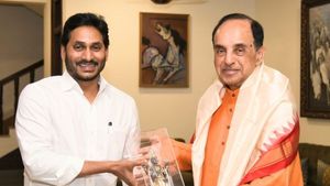 జగన్‌తో బీజేపీ ఎంపీ సుబ్రమణ్యస్వామి భేటీ- స్టీల్‌ ప్లాంట్‌పై మద్దతు- ప్రధానితో భేటీకి వస్తా