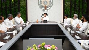తిరుపతిలో వైసీపీ గెలుపు దేశం చూడాలి- అతి విశ్వాసం వద్దు- జగన్ వ్యాఖ్యలు