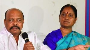 వైఎస్ షర్మిల నుంచి పిలుపు: కొండా సురేఖ దంపతులు ఏమన్నారంటే..?, జగన్‌పై సంచలనం