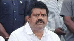 స్టీల్ ప్లాంట్ పోరాటం అంటే కత్తి తీసుకెళ్ళి యుద్ధం చెయ్యాలా? ఆ త్రయంపై  వైసీపీ మంత్రి ధ్వజం 