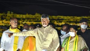 మందు పాతరలకే భయపడలేదు, గులకరాళ్ళకు జంకుతానా ? వైసీపీని ప్రశ్నించిన చంద్రబాబు