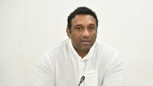  ఏపీ మంత్రి మేకపాటి గౌతమ్ రెడ్డికి కరోనా పాజిటివ్ .. వదలని మహమ్మారి 
