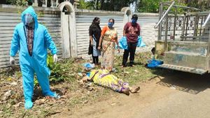 మరో అమానవీయం- కార్డు పేమెంట్‌తో వైద్యం నిరాకరణ- క్యాష్‌ దొరక్క కోవిడ్ రోగి మృతి