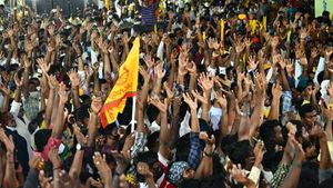 తిరుపతిలో రోజుకో మలుపు -జగన్‌, పవన్ దూరం- బాబుపై రాళ్ల దాడి- ఏం జరుగుతోంది ?