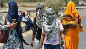 ఏపీలో ఇక అడుగు బయట పెట్టడం కష్టం: ఆ జిల్లాల్లో మరింత దారుణం