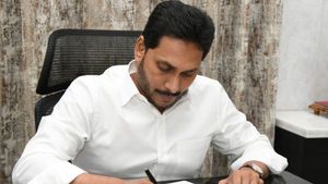 జగన్‌ మరో ప్రయోగం-తిరుపతి ఓటర్లకు లేఖ- వైసీపీకే ఎందుకు ఓటేయాలంటే..