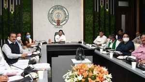 జగన్‌ నోట లాక్‌డౌన్‌ మాట- నిన్న ఆరు వేల కేసులు- ఏం జరుగుతోంది ?