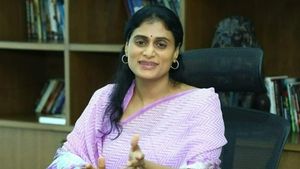తెలంగాణలో షర్మిల తొలి యాక్షన్ ప్లాన్ ఇదే... టీఆర్ఎస్ టార్గెట్‌గా సమరశంఖం... 3 రోజుల నిరాహార దీక్ష...