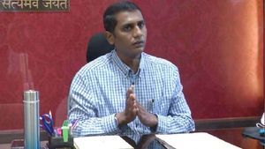 చిత్తూరు జిల్లా కలెక్టర్ షాకింగ్ నిర్ణయం.. ఆ 5 మండలాల ఉద్యోగుల జీతాలు నిలిపివేత, ఎందుకంటే..?
