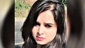 Wife: లవ్ మ్యారేజ్, గర్బిణి, ప్రాణానికి ప్రాణం, అత్త, భర్త కరోనాకు బలి, భర్త ఫోటో పెట్టుకుని భార్య !  