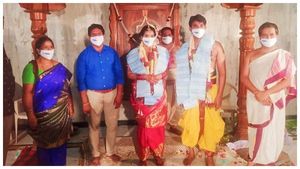 Marriage: పూలహారాలు కాదు, మాస్క్ లతో హారాలు, చూడు నాయనా, జీవితంలో, వైరల్ మామ! 