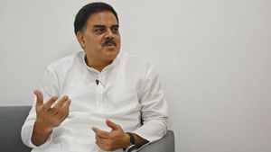 వేధించడం సరికాదు.. ఆక్సిజన్ ప్లాంట్లు ఏర్పాటు చేయండి: నాదెండ్ల