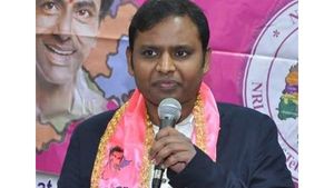 ఎన్నారైలంతా కేసీఆర్ వెంటే.. ఈటలతో సమావేశమైనవారంతా అవకాశవాదులే :ఎన్నారై టీఆర్ఎస్ 