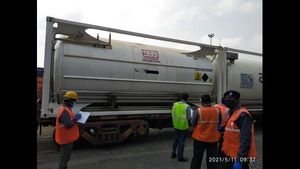 Oxygen Express: బెంగళూరులో ఆక్సిజన్ ఎక్స్ ప్రెస్ రైలు, కరోనా, ఐసీయూ కష్టాలకు బ్రేక్ ! 