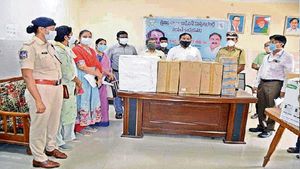  ఆక్సిజన్ కొరత అధిగమిస్తున్నాం.. కాన్సంట్రేటర్లు పంపిణీ చేసిన మంత్రి ఎర్రబెల్లి