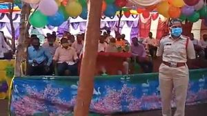 Srikakulam: కరోనా రూల్స్ బ్రేక్: పాస్టర్ల సువార్త ప్రేయర్లు: భారీగా జనం: పోలీసులు ఏంచేశారంటే?