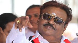 కెప్టెన్ విజయకాంత్‌కు అస్వస్థత: చెన్నైలోని ఆస్పత్రిలో చేరిక, ఐసీయూలో చికిత్స