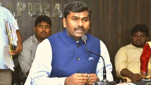 విశాఖ కలెక్టర్‌గా గంధం చంద్రుడు?..సీఎంఓకు వినయ్ చంద్?: వైఎస్ జగన్ యంగ్ టీమ్