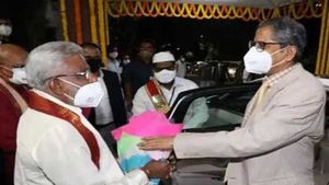 CJI NV Ramana: తిరుమల శ్రీవారిని దర్శించిన చీఫ్ జస్టిస్: దేవదేవుడి సేవలో కుటుంబం