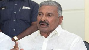 జులై 8న..రూ.1,312 కోట్లతో: సచివాలయాలతో అవి అనుసంధానం: మంత్రి పెద్దిరెడ్డి కీలక భేటీ
