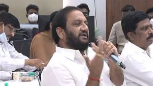 జగనన్న ఇళ్లపై ఎమ్మెల్యే ప్రసన్న హాట్‌కామెంట్స్- బెడ్‌రూంలో శోభనం కష్టమే- సైజ్‌ పెంచాల్సిందే