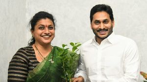 Roja బెర్తు ఖరారైందా :ఫైర్ బ్రాండ్ కూల్ స్టెప్స్ : అడ్డుపడినా..ఆగేనా..!!