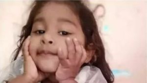  చిన్నారి సంధ్యశ్రీది హత్యే: తల్లి ప్రియుడి ఘాతుకం, తండ్రి ఫిర్యాదుతో ఛేదించిన పోలీసులు